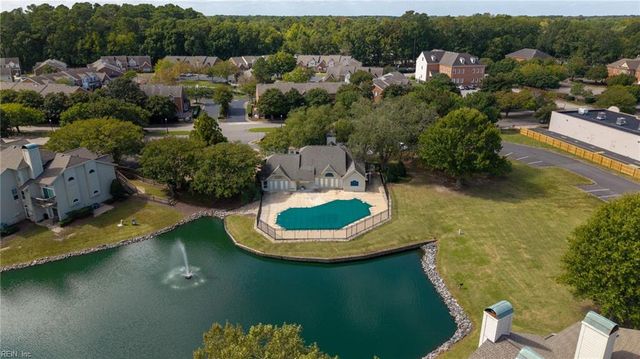 533 E Lake CIR, Chesapeake, VA 23322