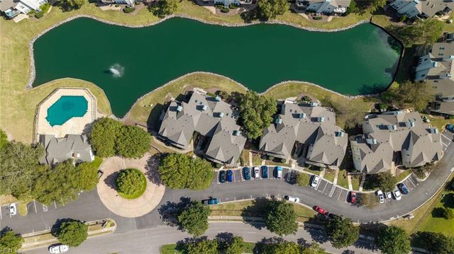 533 E Lake CIR, Chesapeake, VA 23322