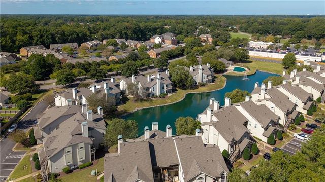 533 E Lake CIR, Chesapeake, VA 23322