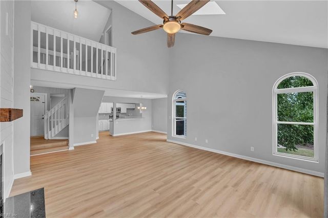 533 E Lake CIR, Chesapeake, VA 23322