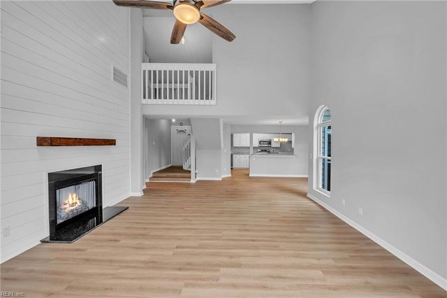 533 E Lake CIR, Chesapeake, VA 23322