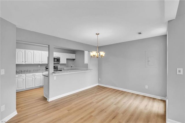 533 E Lake CIR, Chesapeake, VA 23322