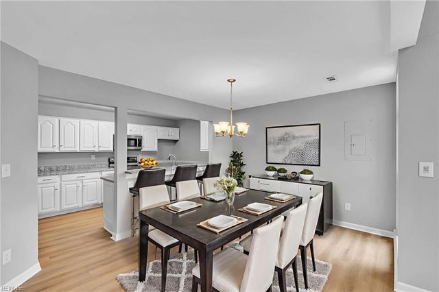 533 E Lake CIR, Chesapeake, VA 23322