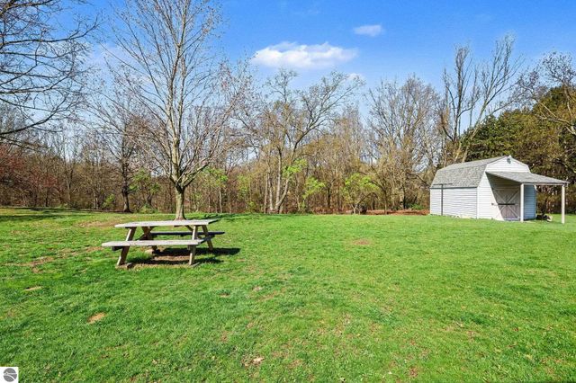 16521 11 Mile Road, Battle Creek, MI 49014