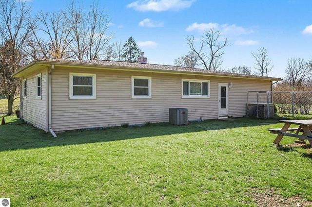 16521 11 Mile Road, Battle Creek, MI 49014