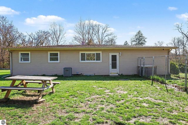16521 11 Mile Road, Battle Creek, MI 49014