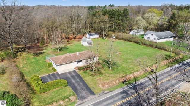 16521 11 Mile Road, Battle Creek, MI 49014