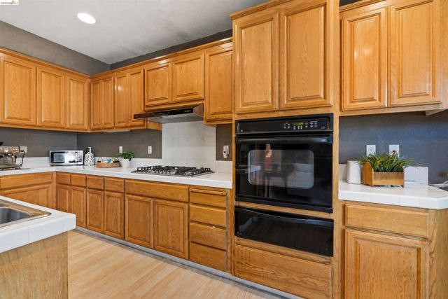 1842 Sanger Peak Way, Antioch, CA 94531