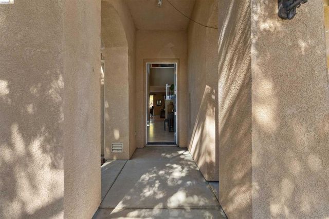 1842 Sanger Peak Way, Antioch, CA 94531
