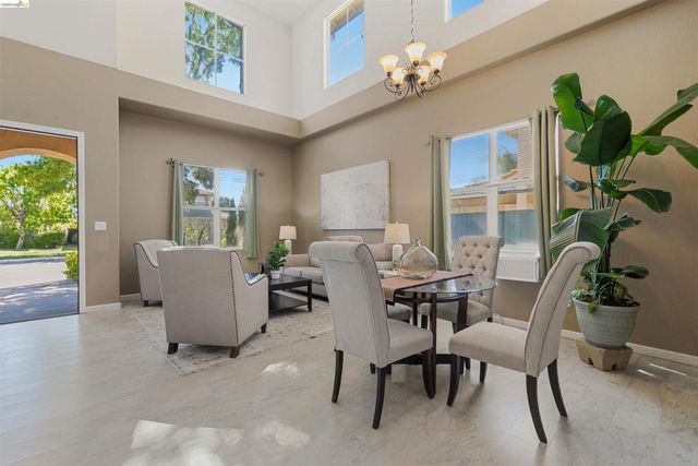 1842 Sanger Peak Way, Antioch, CA 94531