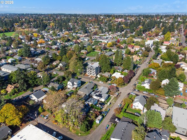 6115 Ne MULTNOMAH St 2, Portland, OR 97213