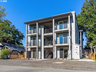 6115 Ne MULTNOMAH St 2, Portland, OR 97213