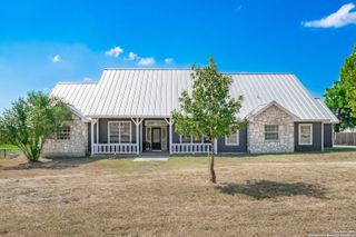 901 Kunde Rd, Seguin, TX 78155