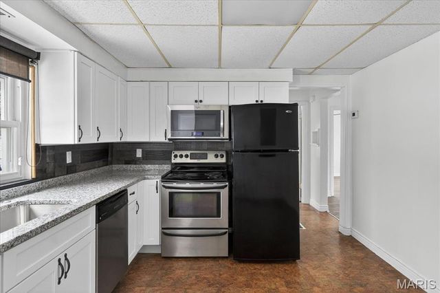 9821 Zenith Drive, St Louis, MO 63123