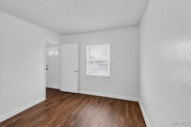 9821 Zenith Drive, St Louis, MO 63123