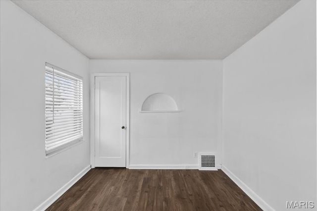 9821 Zenith Drive, St Louis, MO 63123