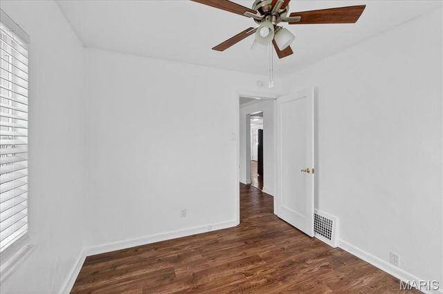 9821 Zenith Drive, St Louis, MO 63123