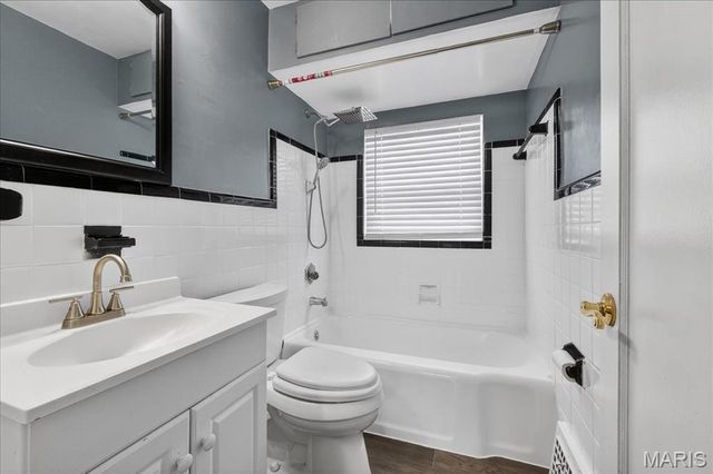 9821 Zenith Drive, St Louis, MO 63123