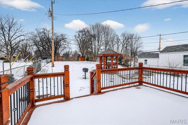 9821 Zenith Drive, St Louis, MO 63123