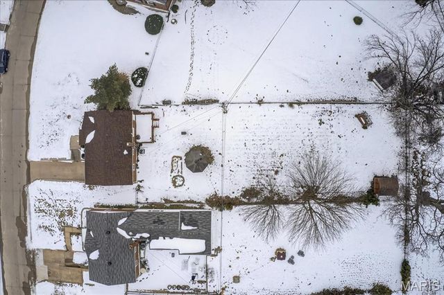 9821 Zenith Drive, St Louis, MO 63123