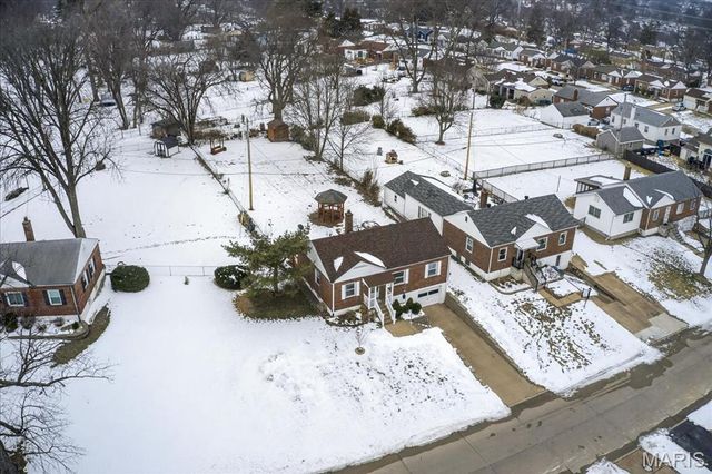 9821 Zenith Drive, St Louis, MO 63123