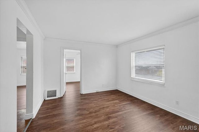 9821 Zenith Drive, St Louis, MO 63123