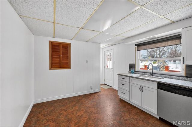 9821 Zenith Drive, St Louis, MO 63123