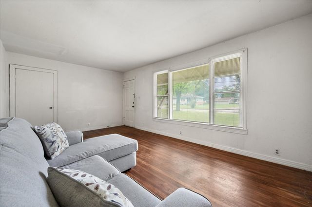 2103 Pecandale Drive, Arlington, TX 76013