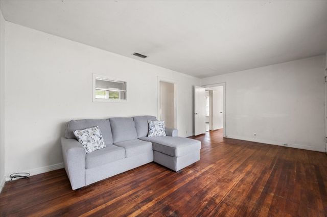 2103 Pecandale Drive, Arlington, TX 76013