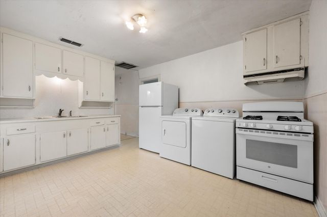 2103 Pecandale Drive, Arlington, TX 76013