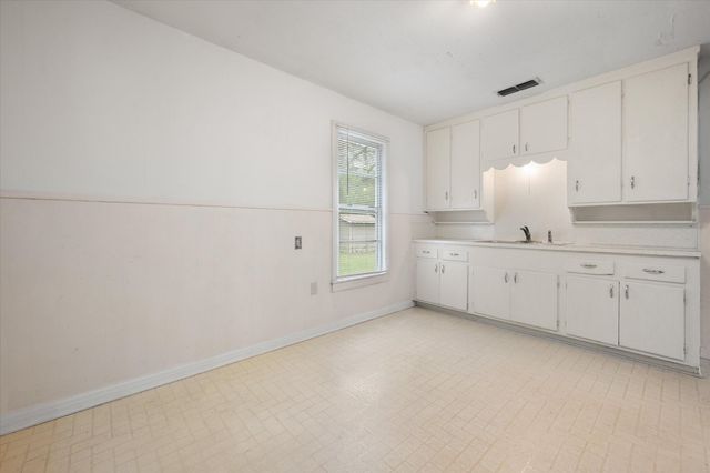 2103 Pecandale Drive, Arlington, TX 76013