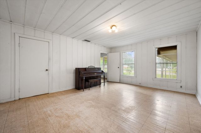 2103 Pecandale Drive, Arlington, TX 76013