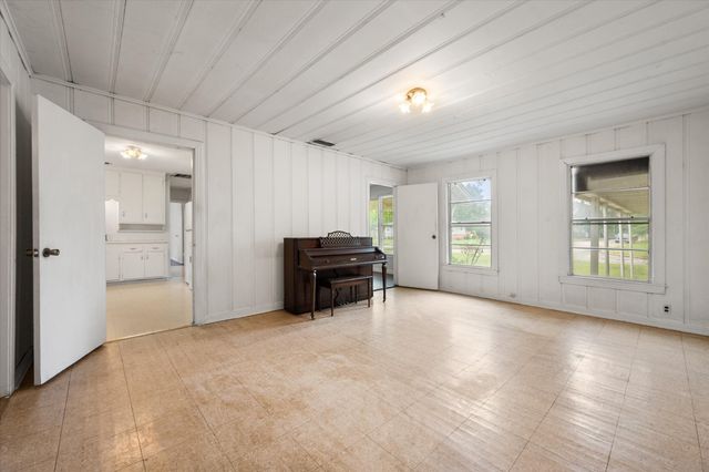 2103 Pecandale Drive, Arlington, TX 76013