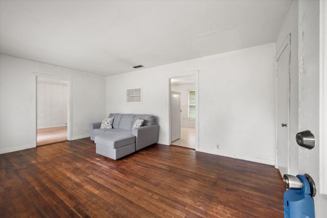 2103 Pecandale Drive, Arlington, TX 76013