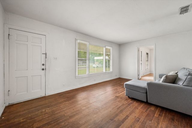 2103 Pecandale Drive, Arlington, TX 76013