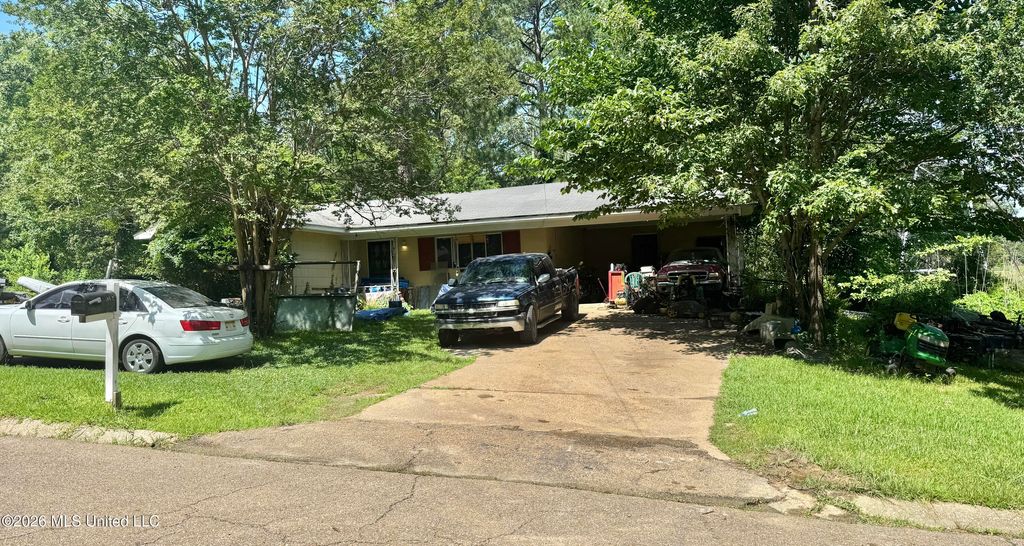 2415 Coronet Place, Jackson, MS 39204
