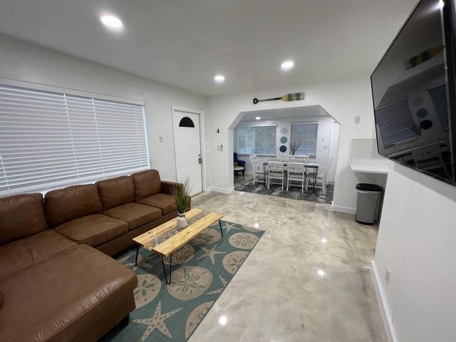 2648 NE 15th Terrace, Pompano Beach, FL 33064