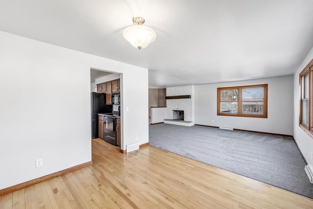 808 RIDGEWAY BOULEVARD, De Pere, WI 54115