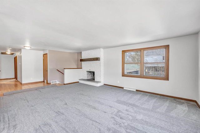 808 RIDGEWAY BOULEVARD, De Pere, WI 54115