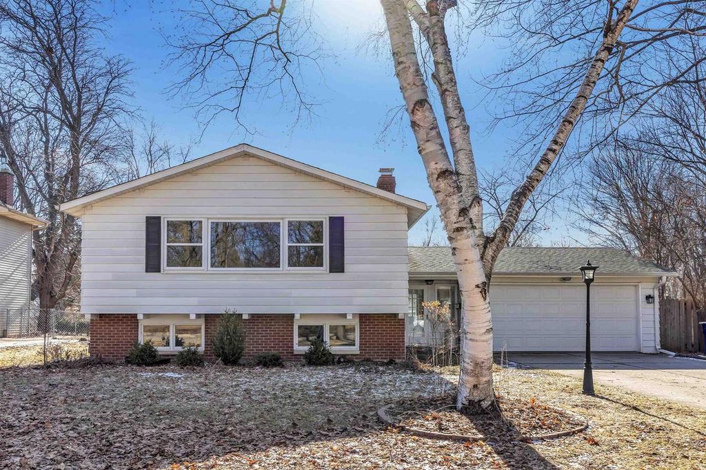808 RIDGEWAY BOULEVARD, De Pere, WI 54115