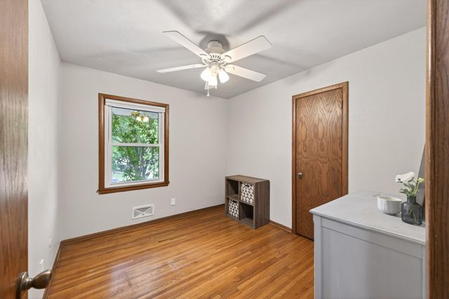 49 Flandrau Place, Saint Paul, MN 55106