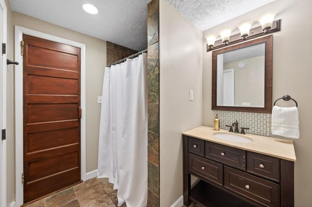 49 Flandrau Place, Saint Paul, MN 55106
