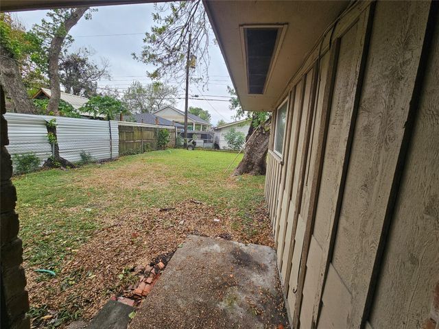 1623 Debeney Drive, Houston, TX 77039