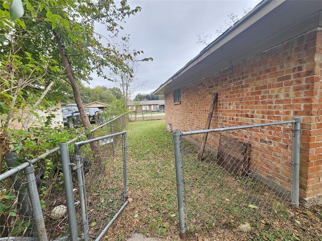 1623 Debeney Drive, Houston, TX 77039