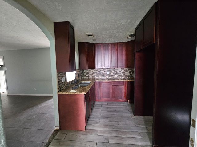 1623 Debeney Drive, Houston, TX 77039