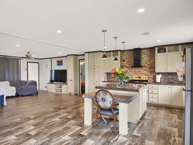 271 Alma LN, Kyle, TX 78640