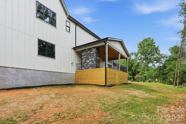 301 Spanish Oak Lane, Gastonia, NC 28056