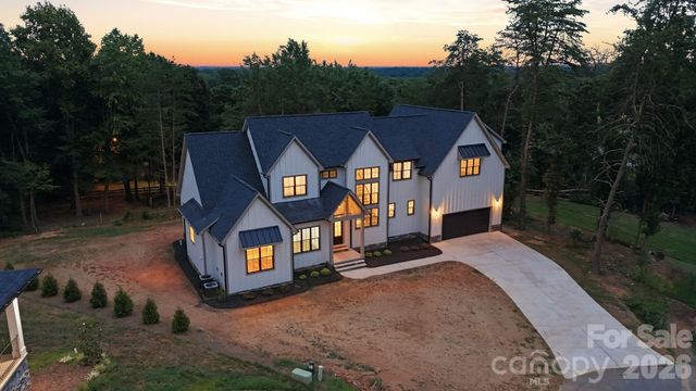 301 Spanish Oak Lane, Gastonia, NC 28056