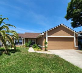 102 N HAMPTON COURT, Sanford, FL 32773