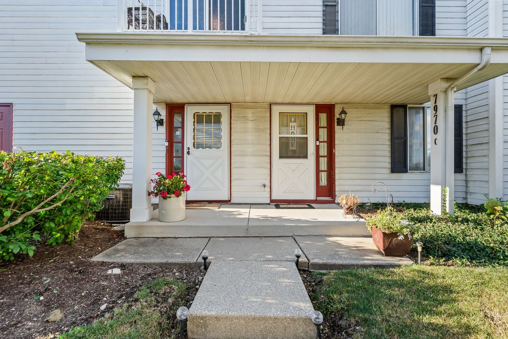 7970 Knottingham Circle D, Darien, IL 60561
